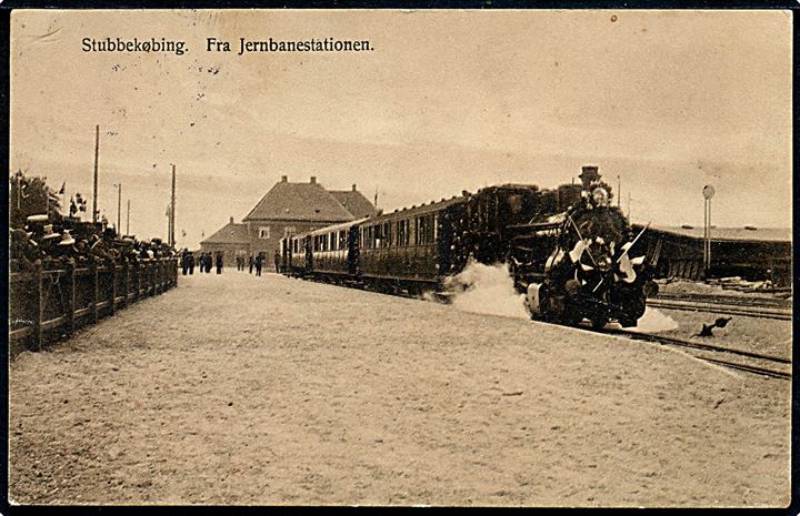 Stubbekøbing, jernbanestation og udsmykket damptog ved indvielsen i 1911. N. Bruun u/no. Kvalitet 7