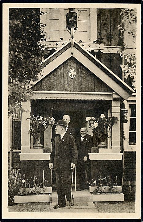 Prins Valdemar og Prins Georg besøger Strandvejs-hjemmet i Snekkersten. Stenders no. 67921. Kvalitet 9