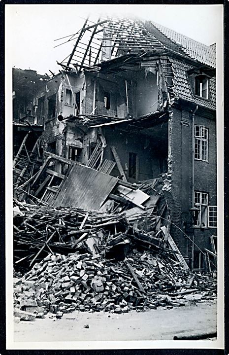Rosenborggade 1 “Borgernes Hus” efter Schalburgtage 22.6.1944. Fotokort u/no. Kvalitet 9