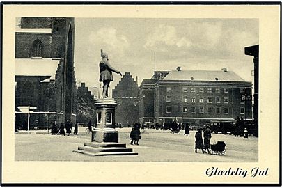 Odsense, Flakhaven med Fr. d. VII's statue. Udsigt mod telefonhuset. Stenders no. 82011.