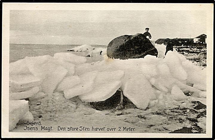 Sejerø ved vintertid. Isens magt. Den store sten hævet over 2 meter. Oluf Andersen u/no.