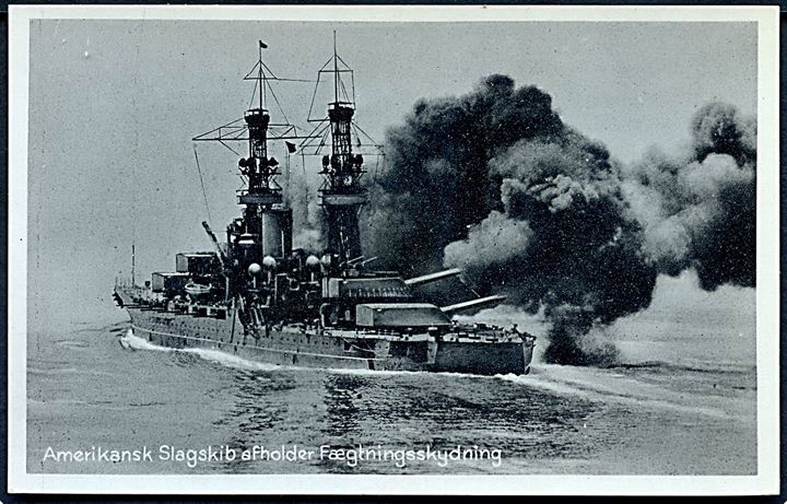 Amerikansk slagskib afholder fægteskydning.  V. Thaning & Appel Marinepostkort no. serie C no. 28. Stenders. 