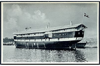 Kaserneskibet Fyen ved Elefanten.  V. Thaning & Appel Marinepostkort no. serie H no. 68. Stenders. 