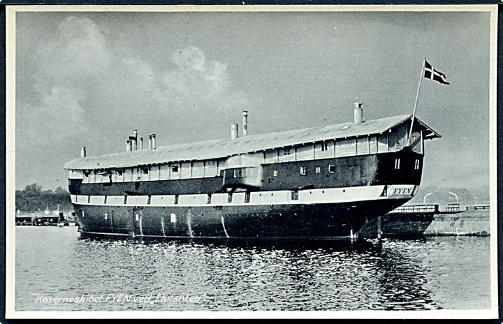 Kaserneskibet Fyen ved Elefanten.  V. Thaning & Appel Marinepostkort no. serie H no. 68. Stenders. 