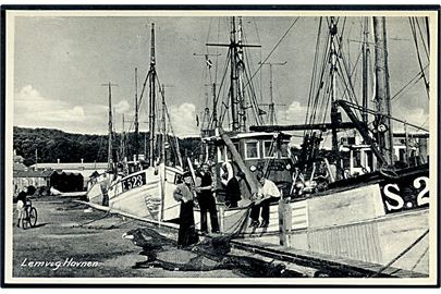 Lemvig, havneparti med fiskefartøjer - bl.a. kutter E523. Stenders no. 87140.