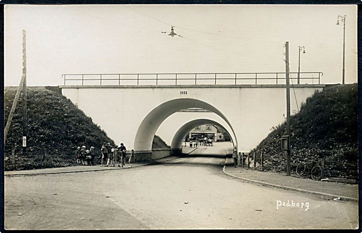Padborg, jernbaneviadukten fra 1925. Fotokort u/no.