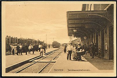 Thisted, jernbanestation med holdende tog. Stenders no. 25420.