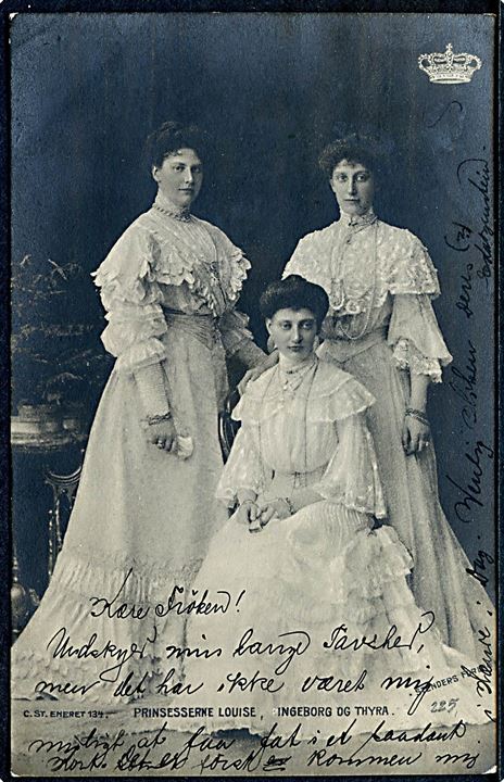 3 øre Tofarvet og Julemærke 1905 (8) på lokalt brevkort (Prinsesserne Louise, Ingeborg og Thyra) i Kjøbenhavn d. 11.12.1905.