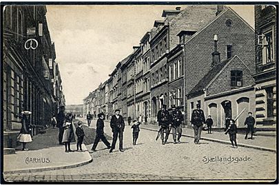 Aarhus, Sjællandsgade med soldater. Stenders no. 5647.