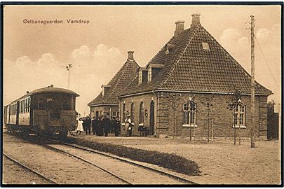 Vamdrup, Østbanegaarden med holdende tog. P. Hansen no. 6322.