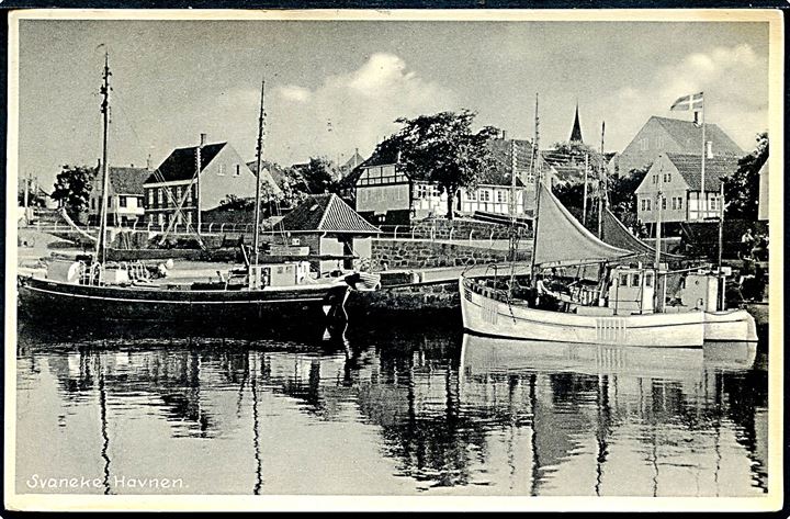 Svaneke, havneparti med sejlskib og fiskefartøjer. Stenders no. 629.