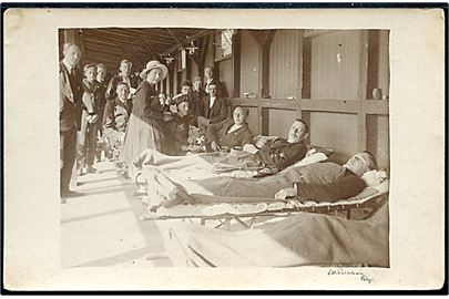 Høstblomstdagen, patienter på sanatorium. Fotograf S. V. Petersen u/no.
