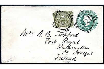 ½ anna Victoria helsagskuvert opfrankeret med 4 annas Victoria fra Bombay d. 8.6.1886 via SEA POST OFFICE E og Letterkenny til Fort Royal, Rathmullan, Ireland.