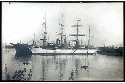 “Viking”, 4-mastet bark, handelsflådens skoleskib for befalingsmænd. Fotokort fra italiensk havn. U/no.
