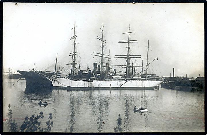 “Viking”, 4-mastet bark, handelsflådens skoleskib for befalingsmænd. Fotokort fra italiensk havn. U/no.