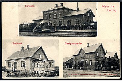 Tørring, Hilsen fra med Jernbanestation og holdende tog, Posthus og Gæstgivergården. K. Madsen u/no.