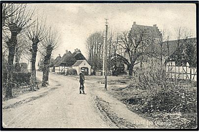 Ollerup, gadeparti med kirke i baggrunden. A. Hansen no. 17.