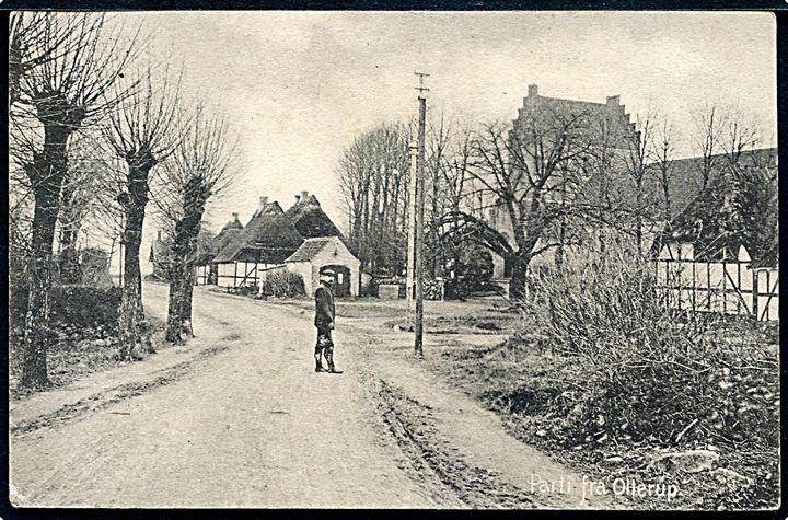 Ollerup, gadeparti med kirke i baggrunden. A. Hansen no. 17.