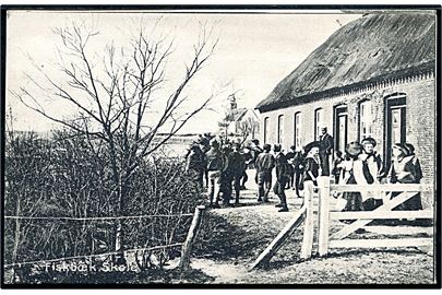 Fiskebæk skole med elever og kirke i baggrunden. V. Christensen u/no.