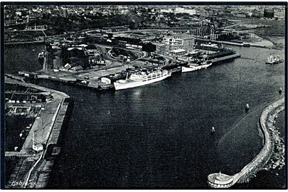 Esbjerg, Luftfoto af havnen med DFDS englandsbåde. R. Olsen no. 8659.