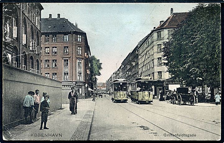 Købh., Griffenfeldtsgade med sporvogne linie 8 vogn 43 og 55. Stenders no. 3868. Svagt vandret knæk i venstre side.