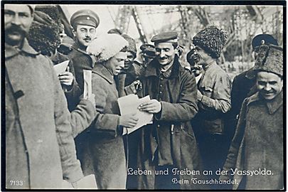 Tyske, rumænske og russiske soldater mødes ved våbenstilstandslinien ved Yassyolda floden d. 9.12.1917.  