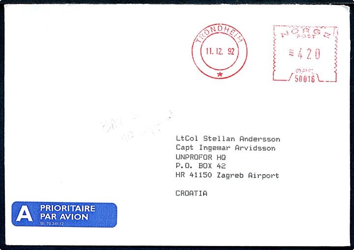 4,20 kr. frankostemplet luftpostbrev fra Trondheim d. 11.12.1992 til to svenske officerer ved UNPROFOR HQ i Zagreb, Kroatien.