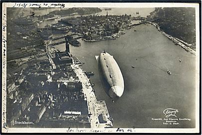 Umberto Nobile's luftskib Italia over Stockholm på vej til den tragiske Nordpol flyvning i 1928. A. Eliasson u/no. Luftskibet forulykkede under returflyvning fra Nordpolen hvor 7 af 16 besætningsmedlemmer omkom.
