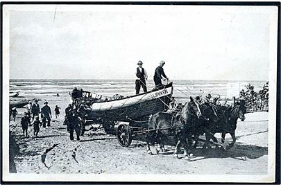 Løkken, Redningsbåden trækkes af heste. Stenders no. 62770.