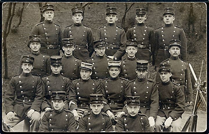 Soldatergruppe fra 15. Bataillon. Fotokort u/no. Hj. knæk.