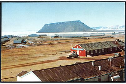Grønland. Parti fra Dundas med basen. Dexter Color no. 81631-C.