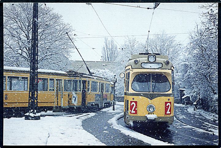 Brønshøj Torv med sporvogne fra linie 2 og linie 7. Sporvejshistorisk Selskab no. 20.