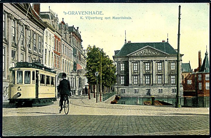 Holland, 's-Gravenhage, K. Vijverberg met Mauritshuis med sporvogn no. 63. Har været opklæbet.