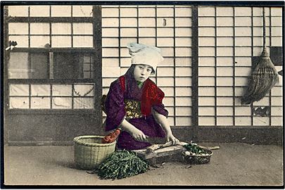 Japan, kvinde laver mad. U/no.