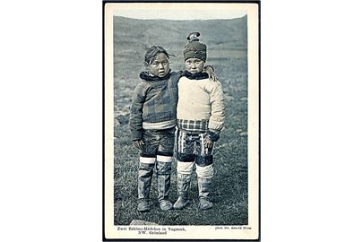 To grønlandske piger i Nugsuak. Foto Dr. Arnold Holm. Brunner & Co. Serie 84 no. 33.