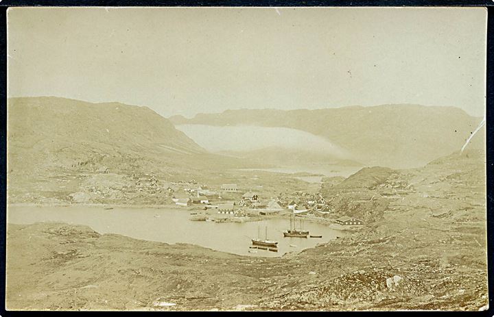 Julianehaab med sejlskibe. Fotokort fra ca. 1910. U/no.