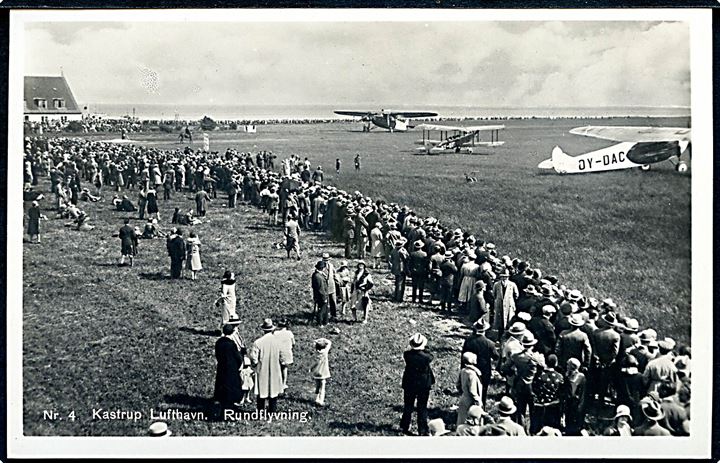 Kastrup Lufthavn - Rundflyvning med bl.a. DDL Fokker F.VIIa OY-DAC som forulykkede ved Hannover d. 2.5.1933 og Airco de Havilland DH.9 OY-DIC som forulykkede ved Siverslet d. 18.8.1930. DDL reklamekort no. 4