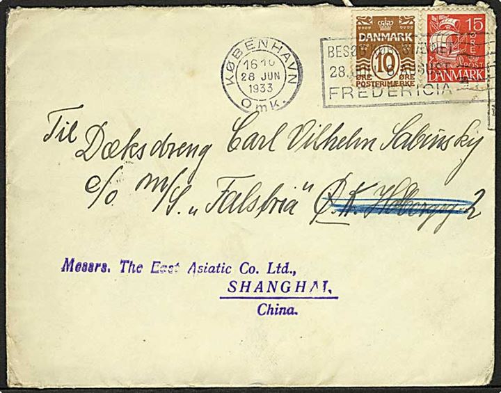 10 øre Bølgelinie og 15 øre Karavel på brev fra København d. 28.6.1933 til sømand ombord på ØK-skibet Falstria via rederi i København til Shanghai, Kina.