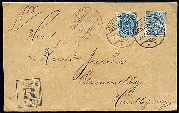 4 øre Tofarvet og 20 øre Våben på anbefalet brev fra Silkeborg d. 23.12.1899 til Gammelby pr. Handbjerg.