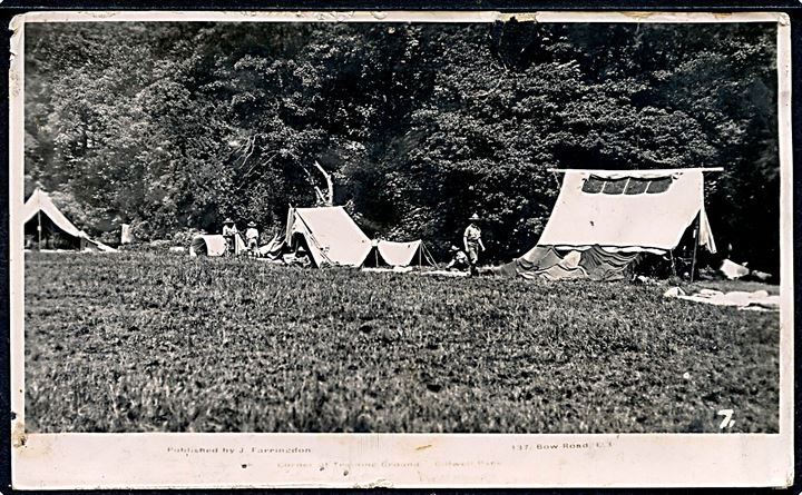 Britiske spejdere på lejr. Fotokort no. 7. Kortet opklæbet på karton. Div. skader.