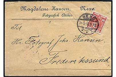 10 øre Chr. IX på fortrykt kuvert fra Magdalene Hansen's Fotografisk Atalier i Nexø d. 1.5.1906 til Frederikssund.
