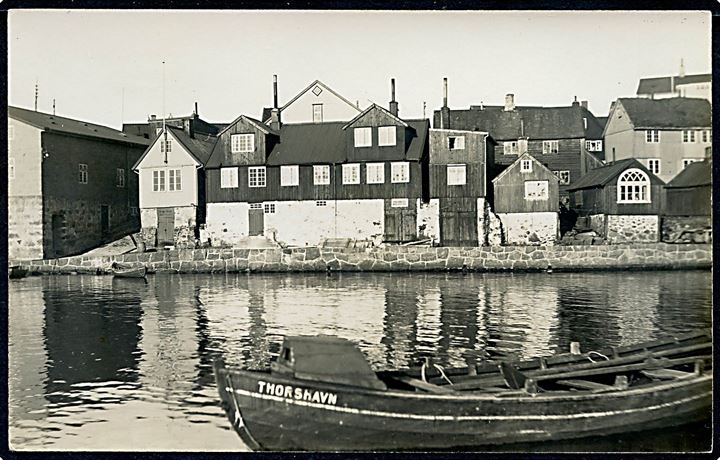 Thorshavn. Fotokort med motiv fra byen. U/no.