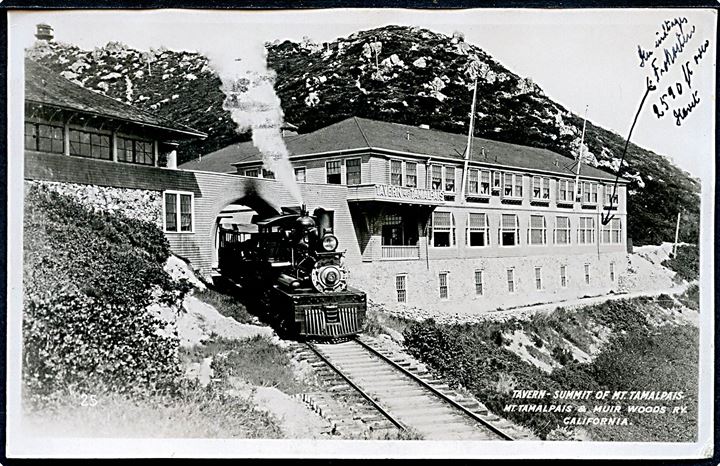 USA, San Francisco. Tavern of Tamalpais. Med jernbagen og Lokomotiv der køre gennem huset! No. 25.