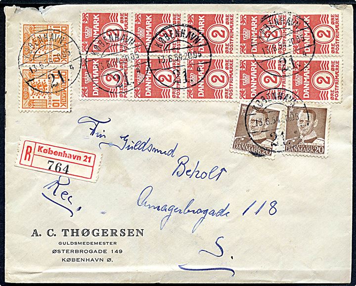 2 øre Bølgelinie (10), 20 øre Fr. IX (2) og 10 øre Gebyr mærke i parstykke på lokalt anbefalet brev fra København 21 (Hovedbanegården) d. 13.6.1954.
