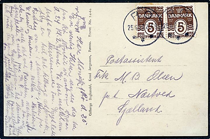 5 øre Bølgelinie i parstykke på brevkort annulleret med brotype IIIb Rø d. 25.6.1927 til Næstved. Et mærke med fold.