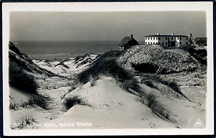 10 øre Bølgelinie på brevkort (Pension Brink, Henne Strand) annulleret med udslebet stjernestempel HENNE STRAND og sidestemplet Henne d. 3.8.1938 til Vejle.