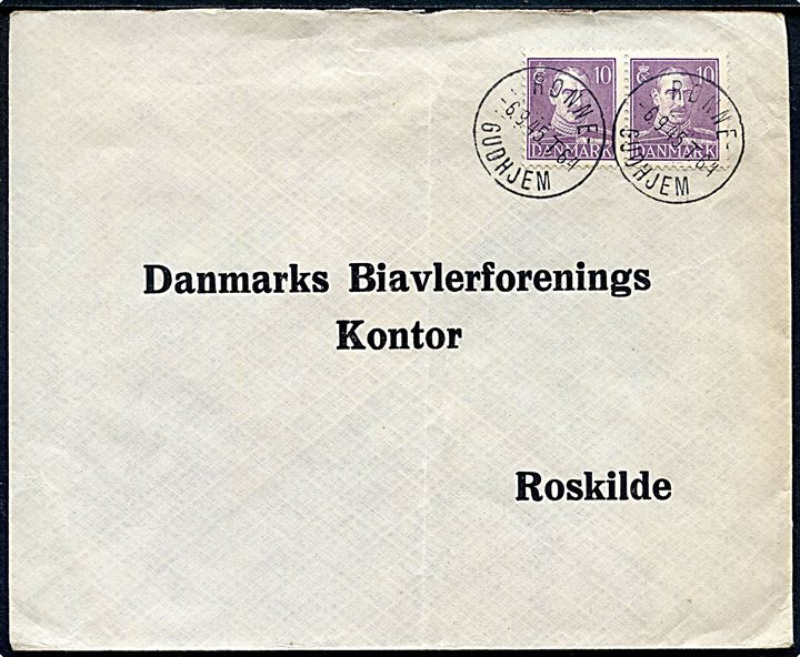 10 øre Chr. X i parstykke på brev fra Gudhjem annulleret med bureaustempel Rønne - Gudhjem T.64 d. 6.9.1945 til Roskilde. 