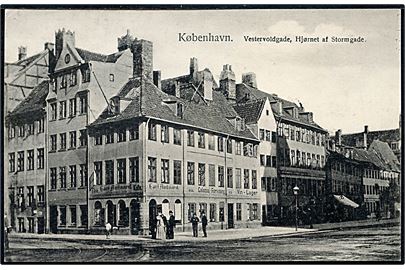 København. Vestervoldgade, Hjørnet af Stormgade, Carl Flagaards Colonial forretning og vin lager. Fritz Benzen type V no. 680.