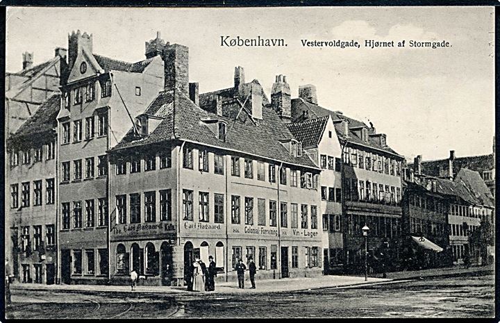 København. Vestervoldgade, Hjørnet af Stormgade, Carl Flagaards Colonial forretning og vin lager. Fritz Benzen type V no. 680.