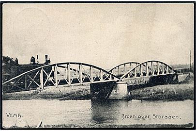 Vemb, jernbanebro over Storaaen med passerende damptog. M. Høegsberg no. 14483. 